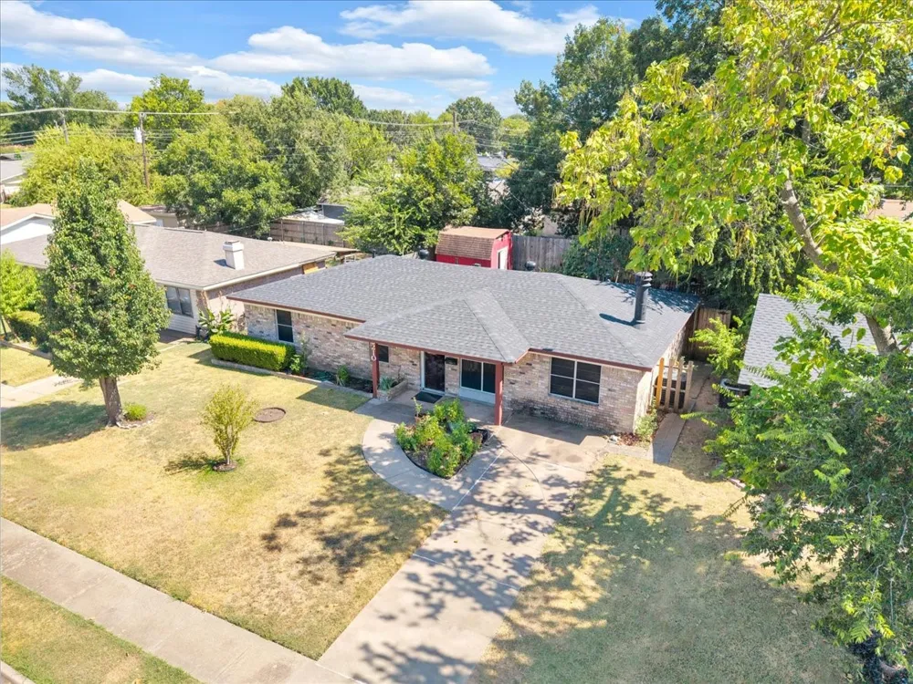 2210 Starlite Lane Irving, TX 75061
