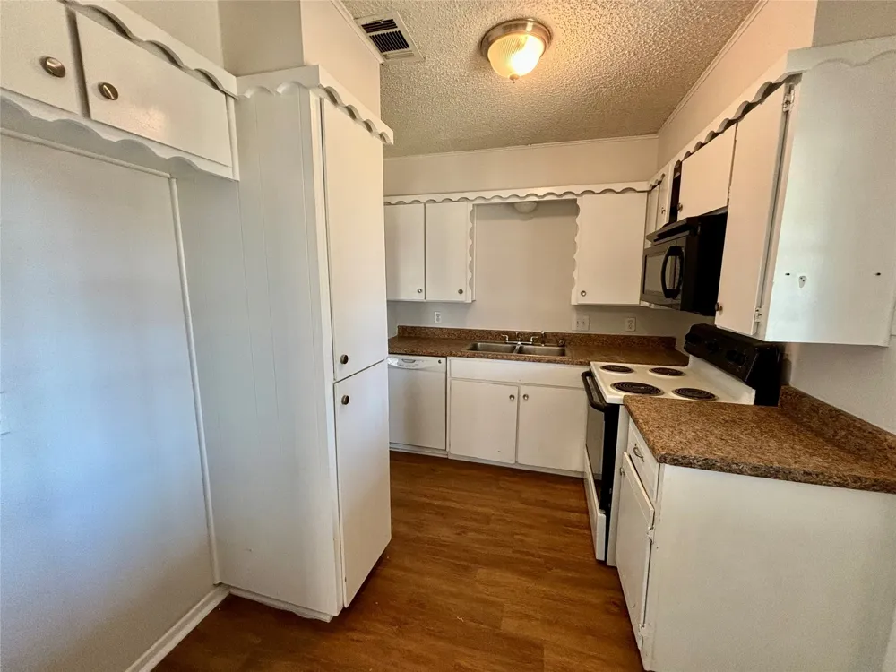 800 Irwin Drive #A Hurst, TX 76053