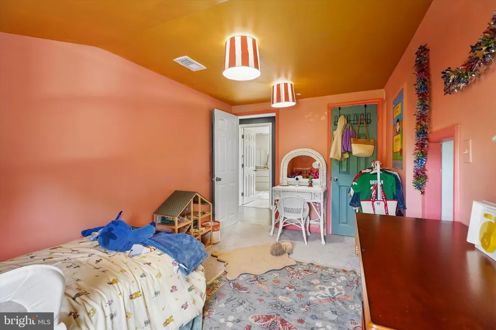 105 LOLLER ROAD Hatboro, PA 19040
