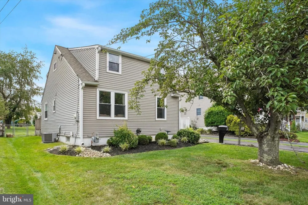 105 LOLLER ROAD Hatboro, PA 19040