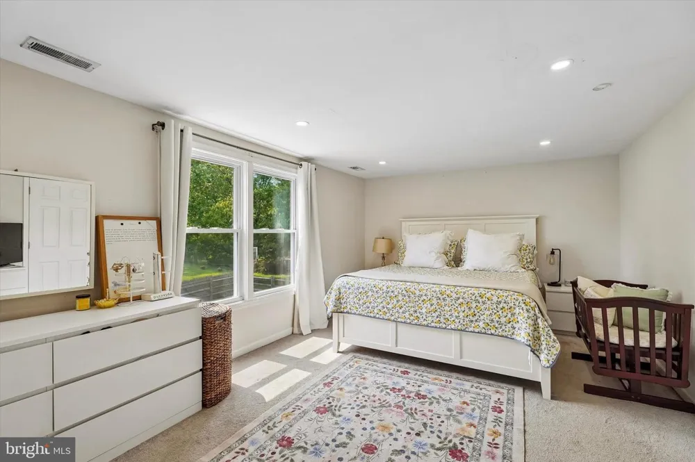 105 LOLLER ROAD Hatboro, PA 19040