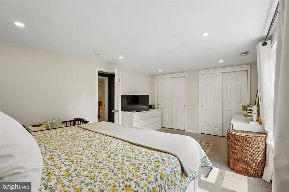 105 LOLLER ROAD Hatboro, PA 19040