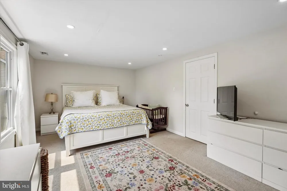 105 LOLLER ROAD Hatboro, PA 19040