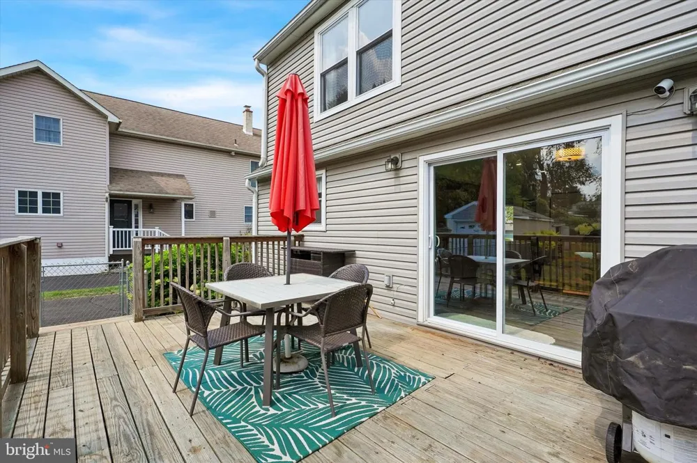 105 LOLLER ROAD Hatboro, PA 19040