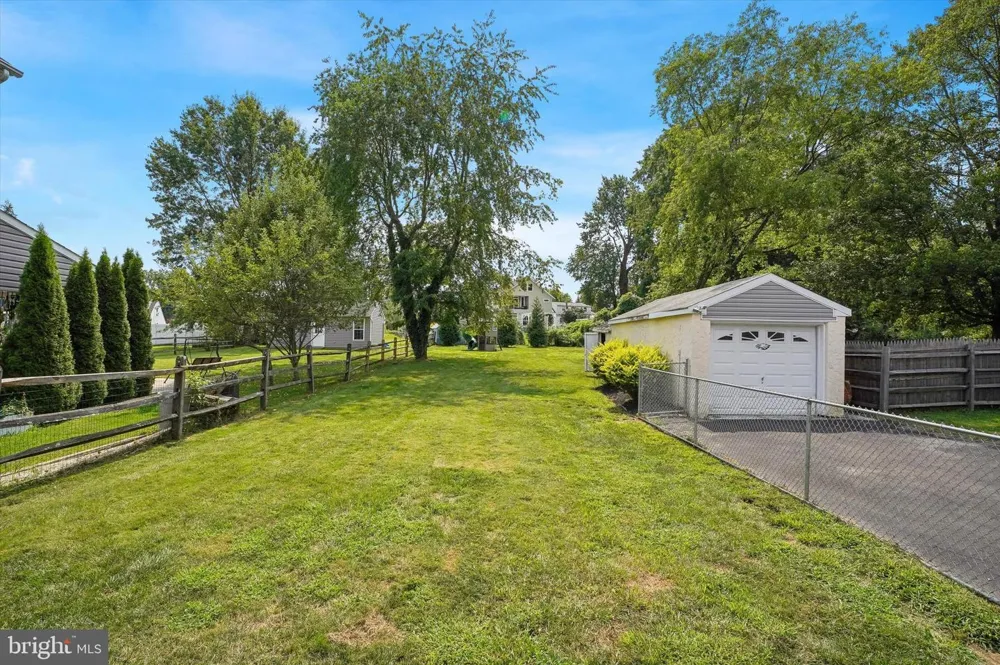 105 LOLLER ROAD Hatboro, PA 19040