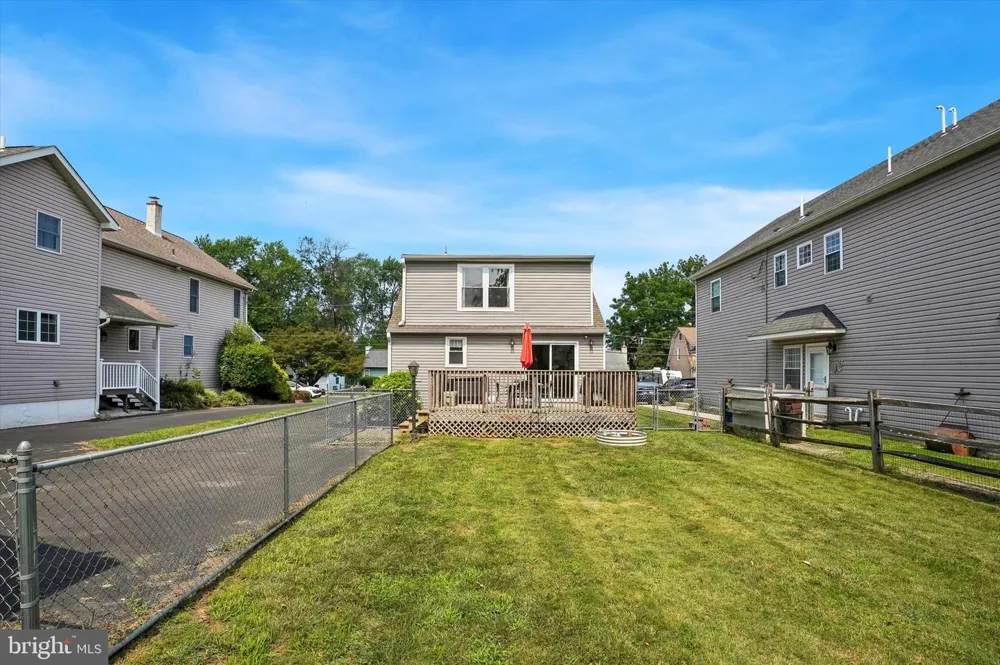 105 LOLLER ROAD Hatboro, PA 19040