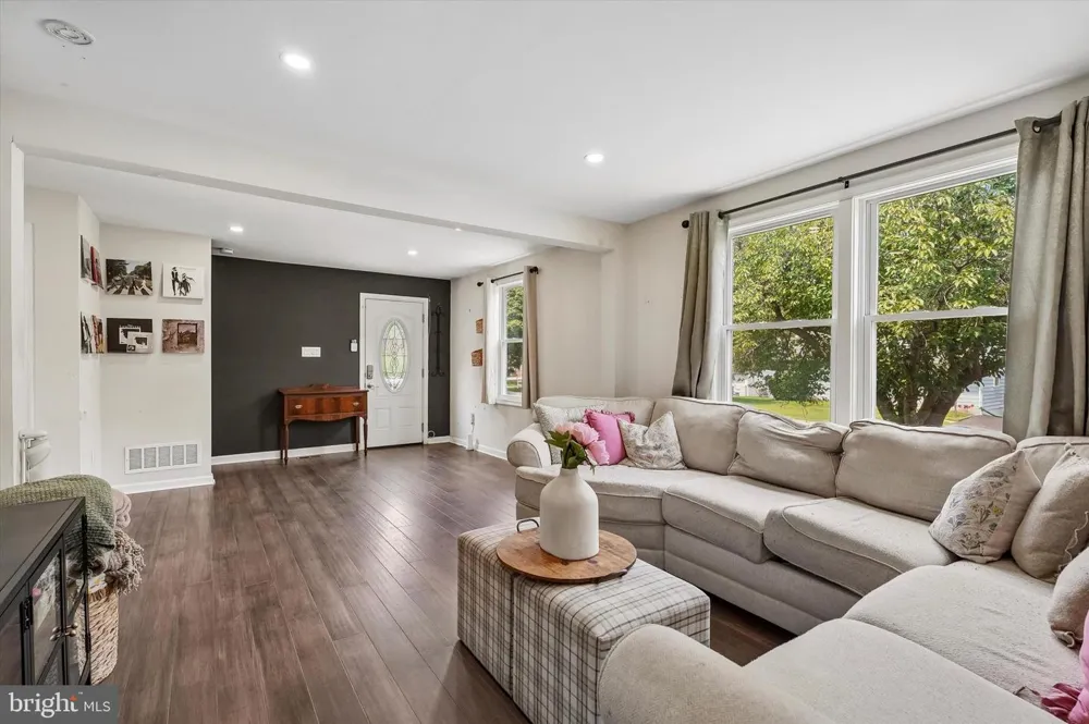 105 LOLLER ROAD Hatboro, PA 19040