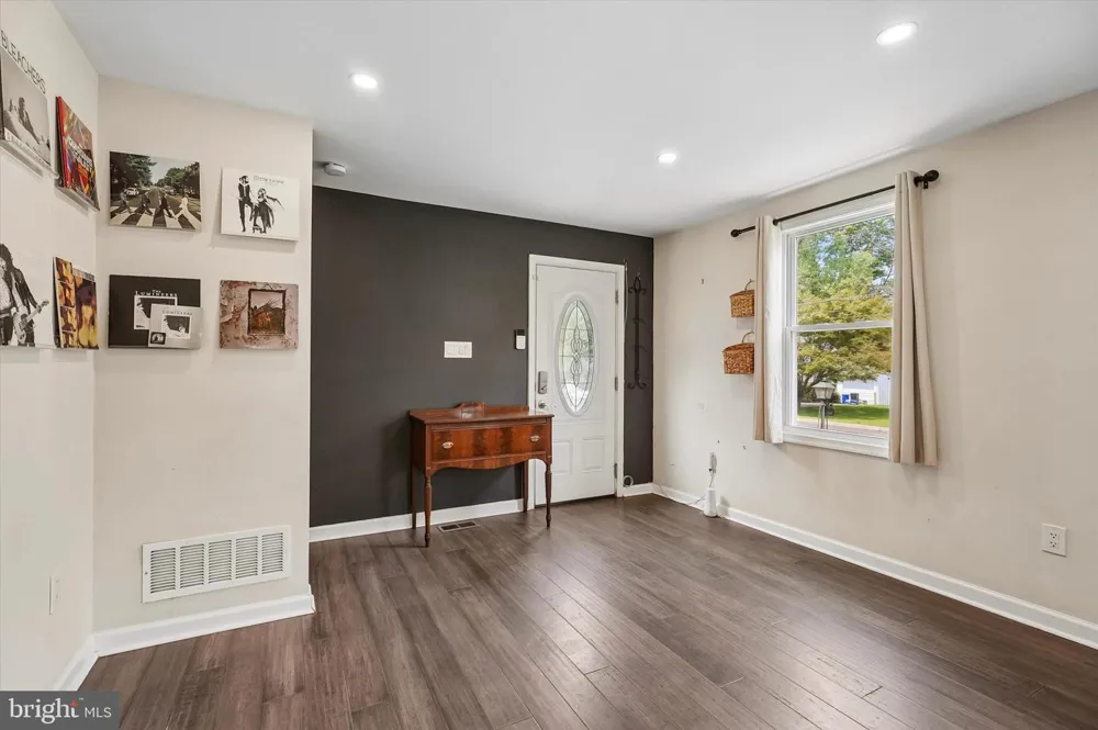 105 LOLLER ROAD Hatboro, PA 19040