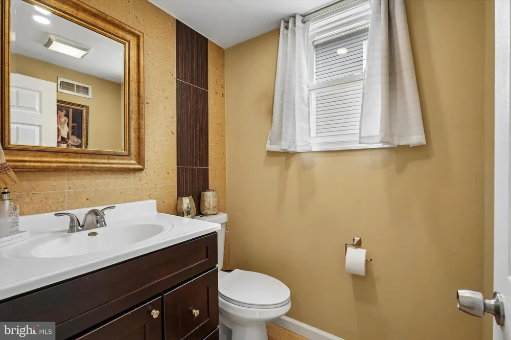 105 LOLLER ROAD Hatboro, PA 19040