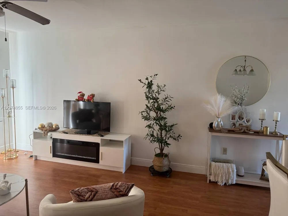 2998 E Sunrise Lakes Dr #410 Sunrise, FL 33322