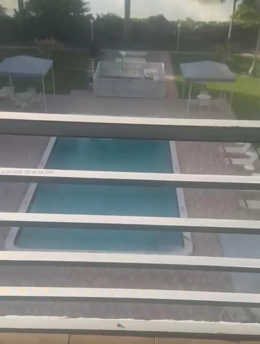 2998 E Sunrise Lakes Dr #410 Sunrise, FL 33322