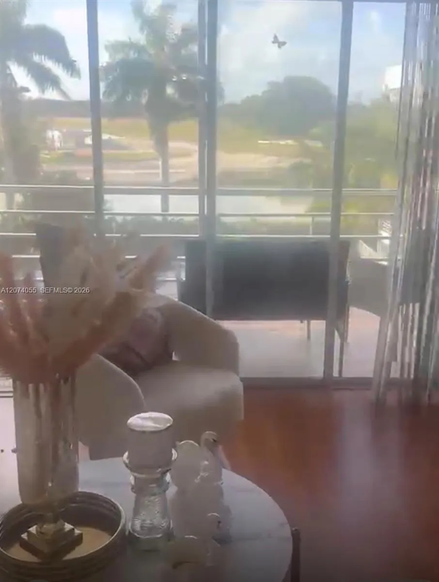 2998 E Sunrise Lakes Dr #410 Sunrise, FL 33322