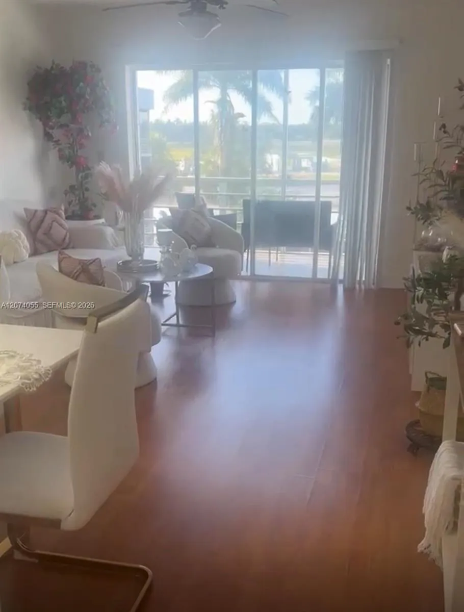 2998 E Sunrise Lakes Dr #410 Sunrise, FL 33322