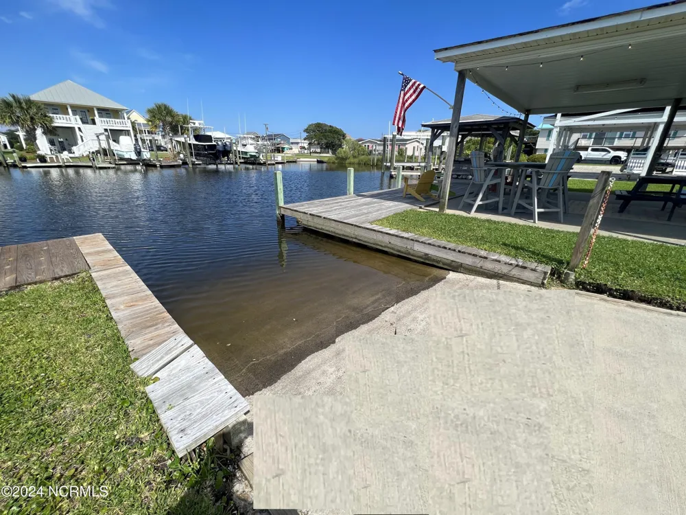 6018 6th Street Surf City, NC 28445