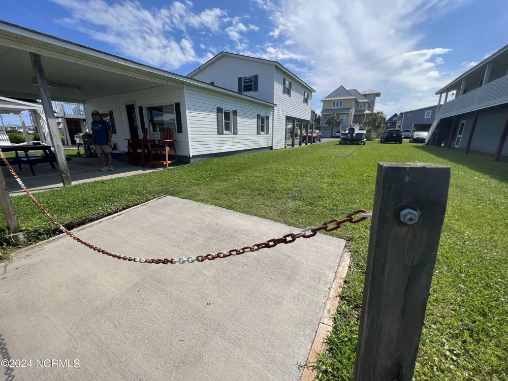 6018 6th Street Surf City, NC 28445