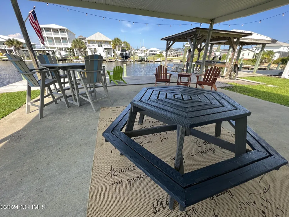 6018 6th Street Surf City, NC 28445