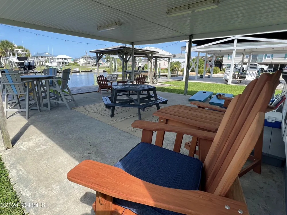 6018 6th Street Surf City, NC 28445