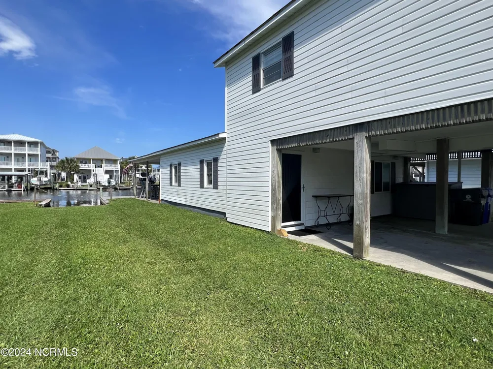 6018 6th Street Surf City, NC 28445