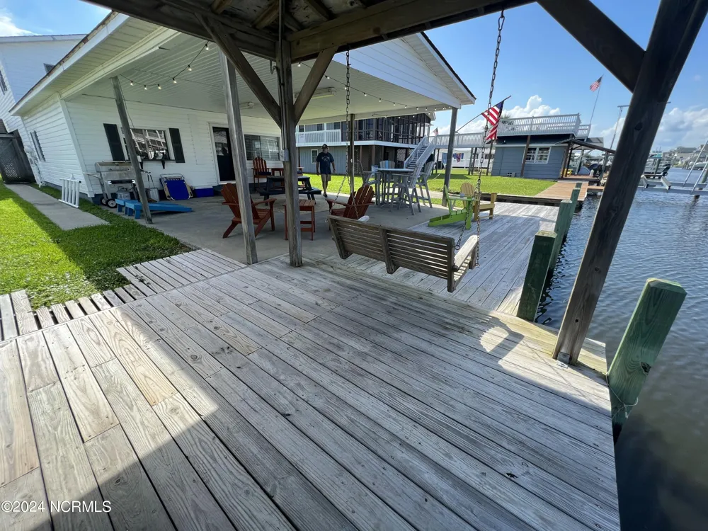 6018 6th Street Surf City, NC 28445