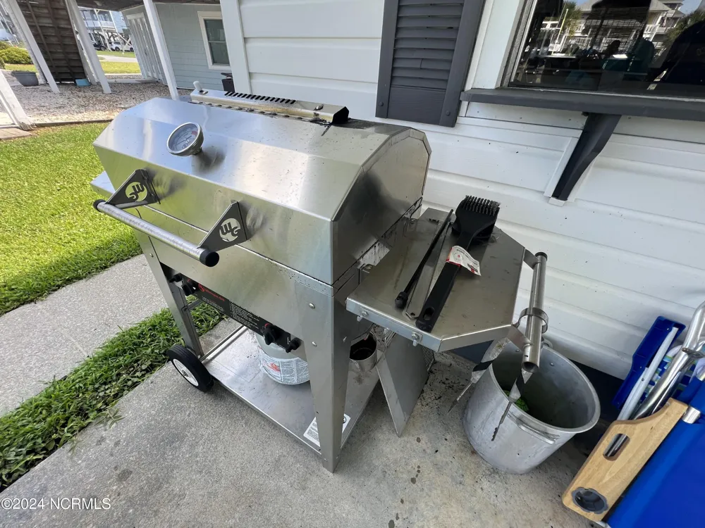 6018 6th Street Surf City, NC 28445
