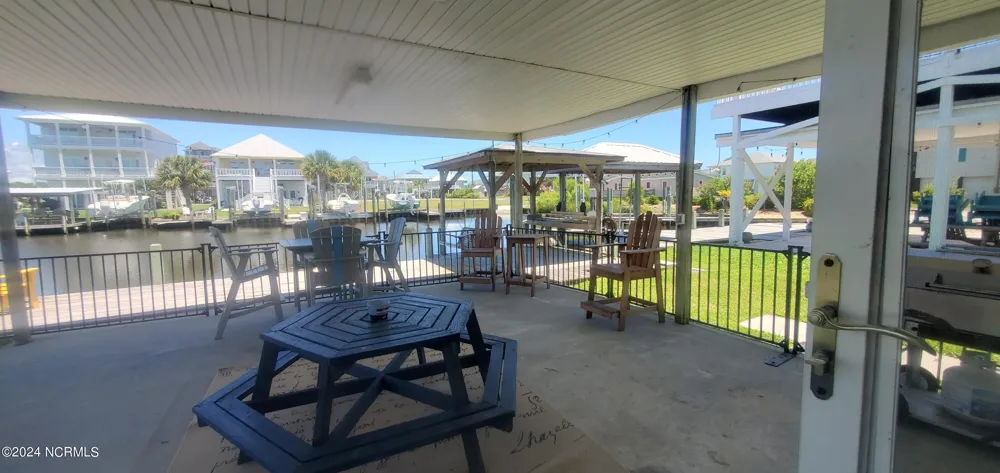 6018 6th Street Surf City, NC 28445