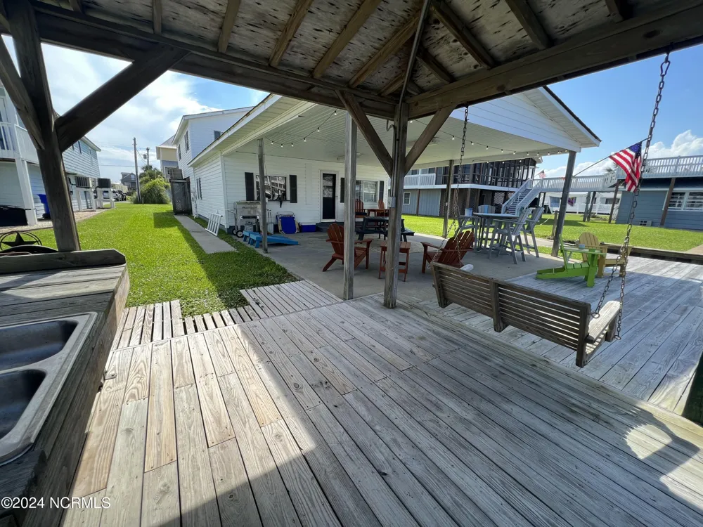 6018 6th Street Surf City, NC 28445