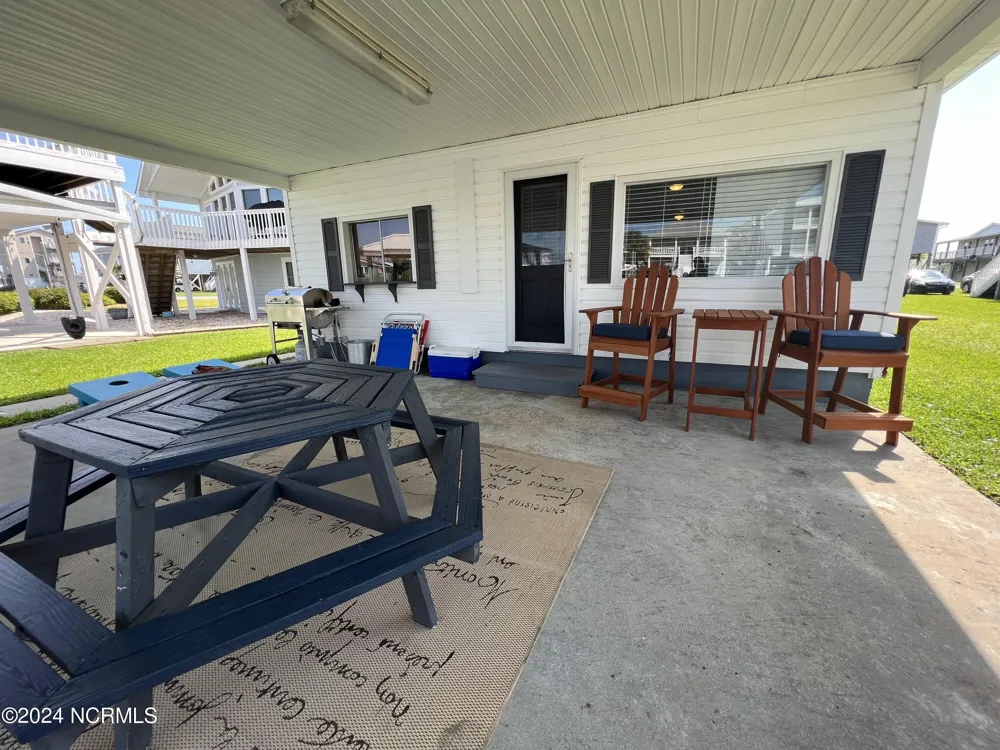 6018 6th Street Surf City, NC 28445