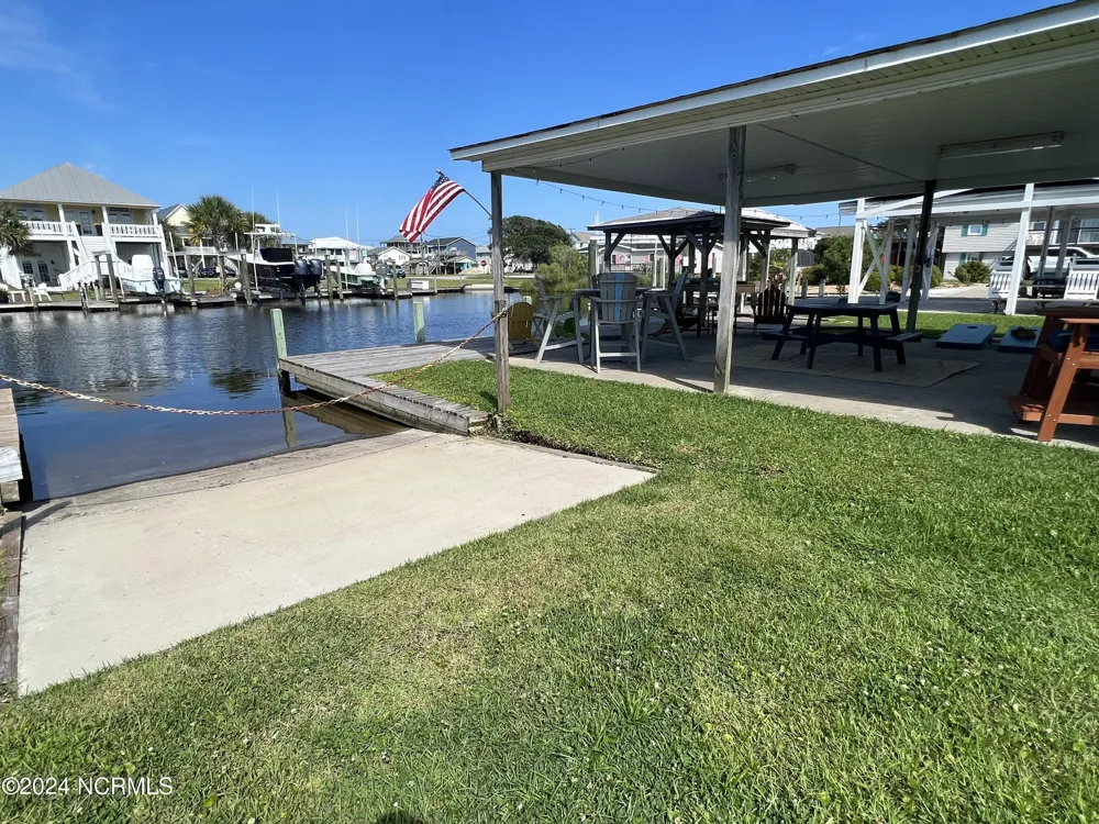 6018 6th Street Surf City, NC 28445