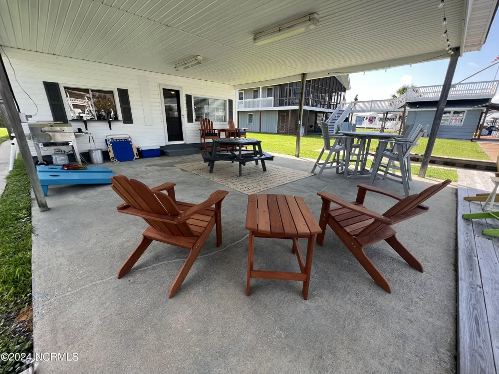 6018 6th Street Surf City, NC 28445