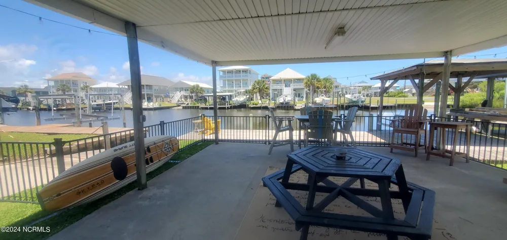 6018 6th Street Surf City, NC 28445