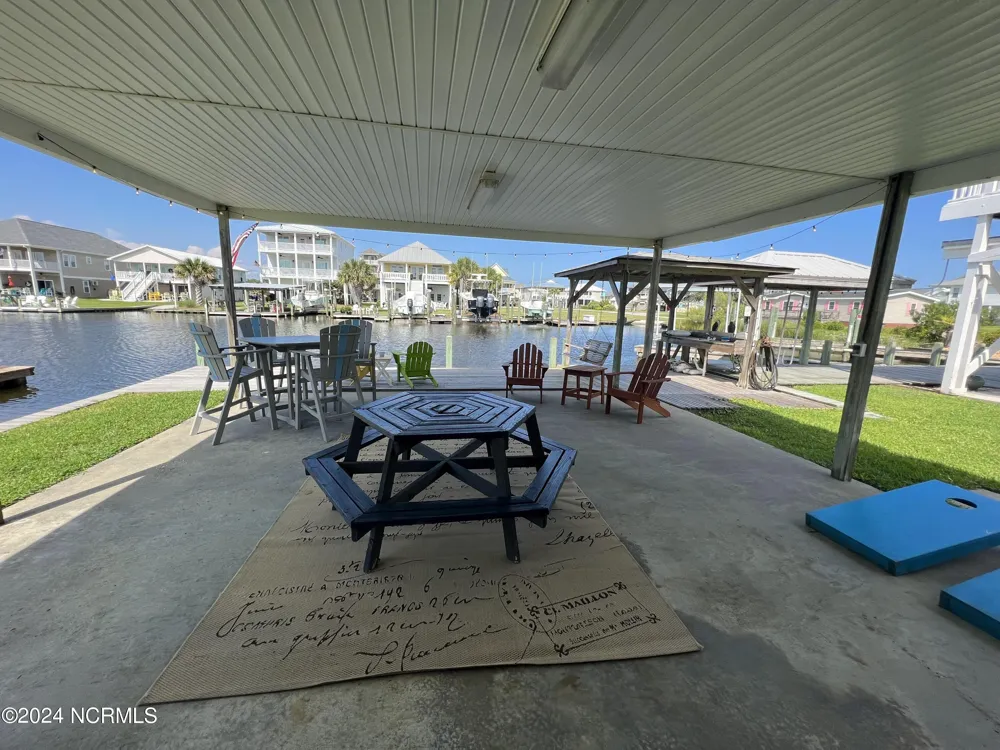 6018 6th Street Surf City, NC 28445