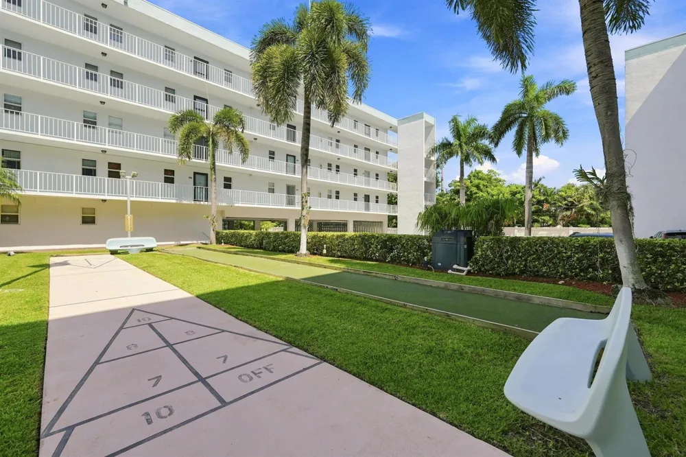 4629 POINCIANA STREET #304 Lauderdale By The Sea, FL 33308