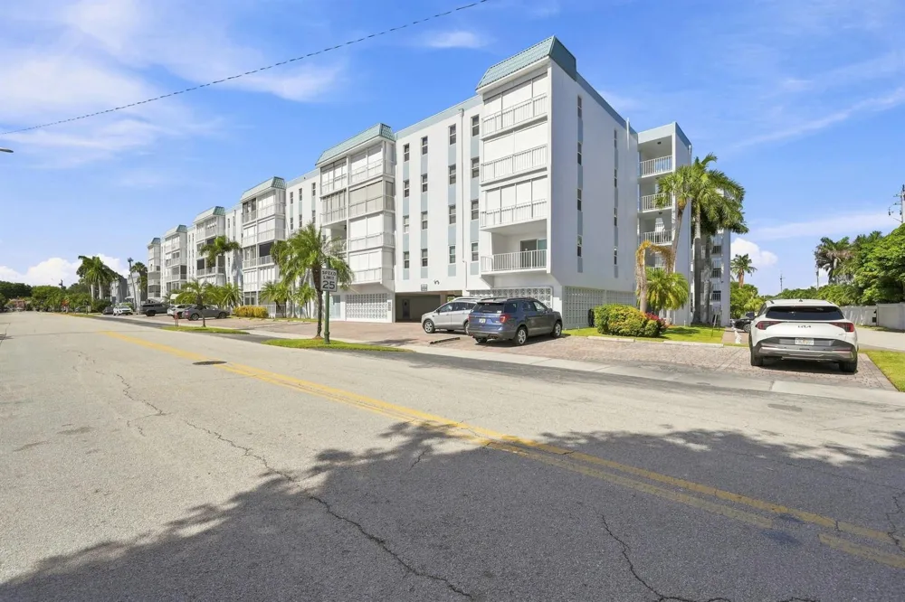 4629 POINCIANA STREET #304 Lauderdale By The Sea, FL 33308