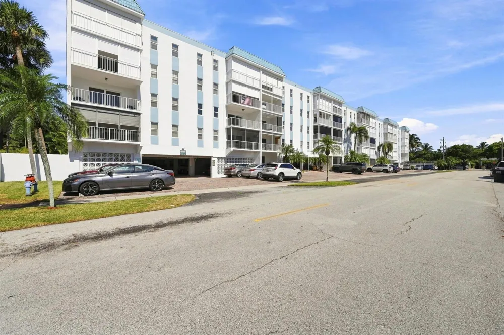 4629 POINCIANA STREET #304 Lauderdale By The Sea, FL 33308