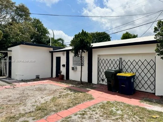 42 SE 10th Ter #3 Dania Beach, FL 33004
