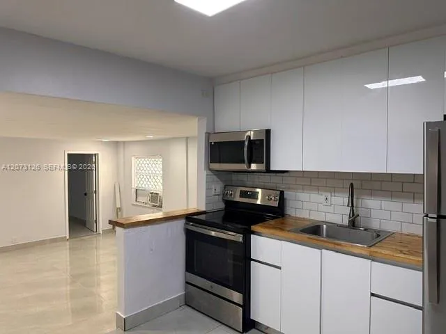 42 SE 10th Ter #3 Dania Beach, FL 33004