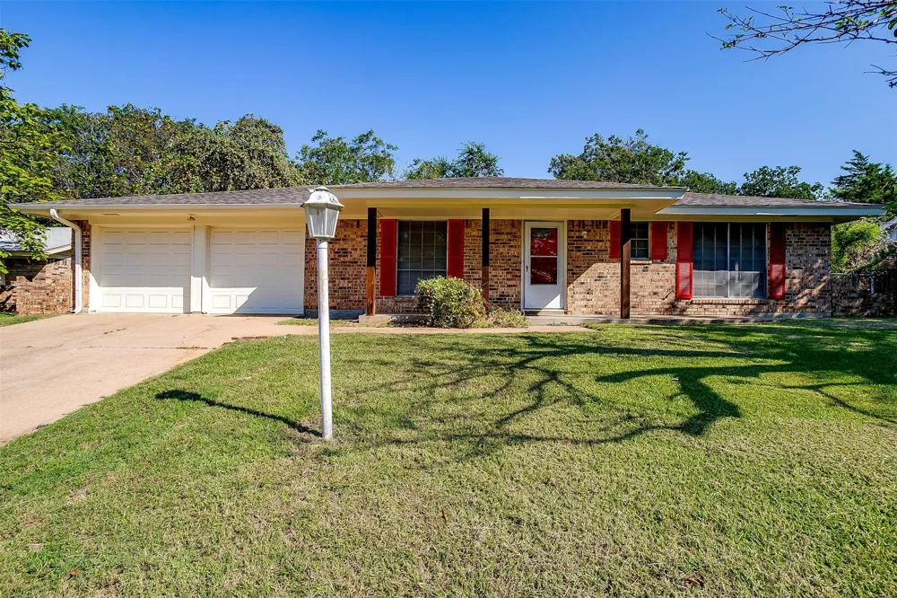 1104 Julie Street Weatherford, TX 76086