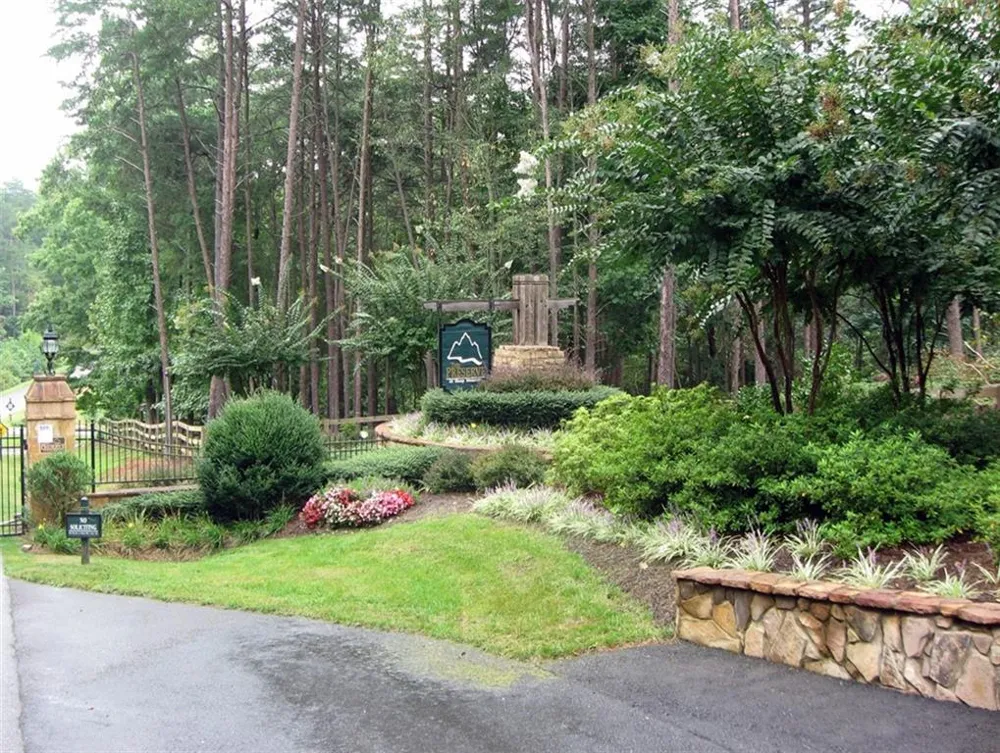 238 Mosswood Lane W Jasper, GA 30143