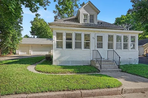 23 Main Street E
