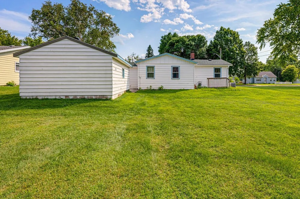 251 Dupont Avenue NE Hector, MN 55342