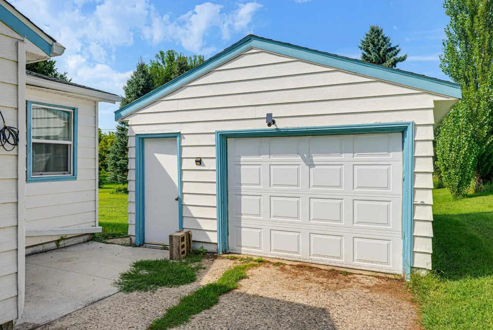 251 Dupont Avenue NE Hector, MN 55342