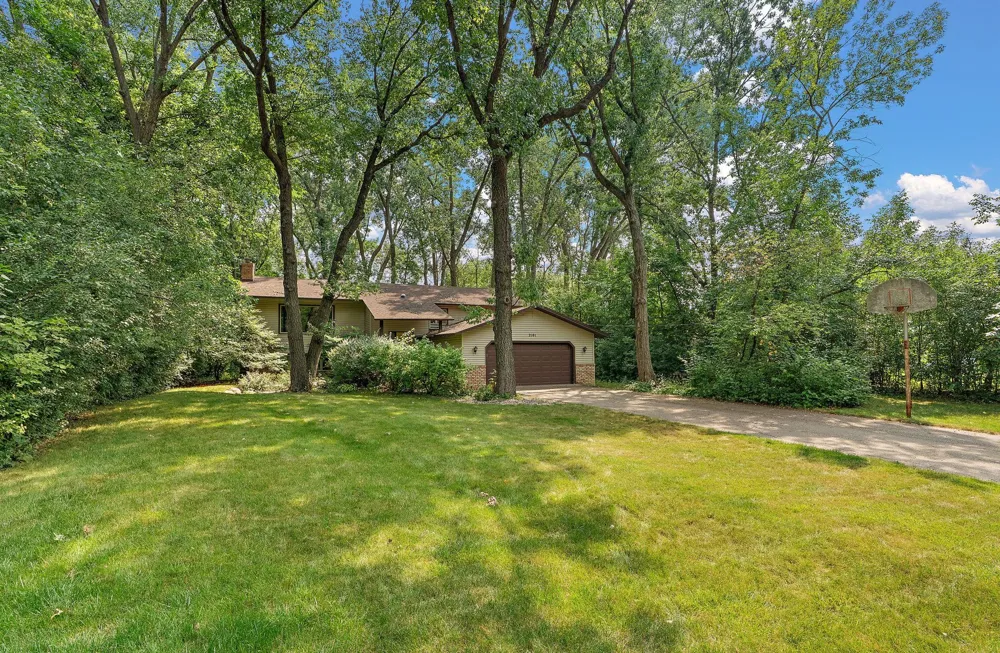 2101 Sheridan Hills Road Minnetonka, MN 55391