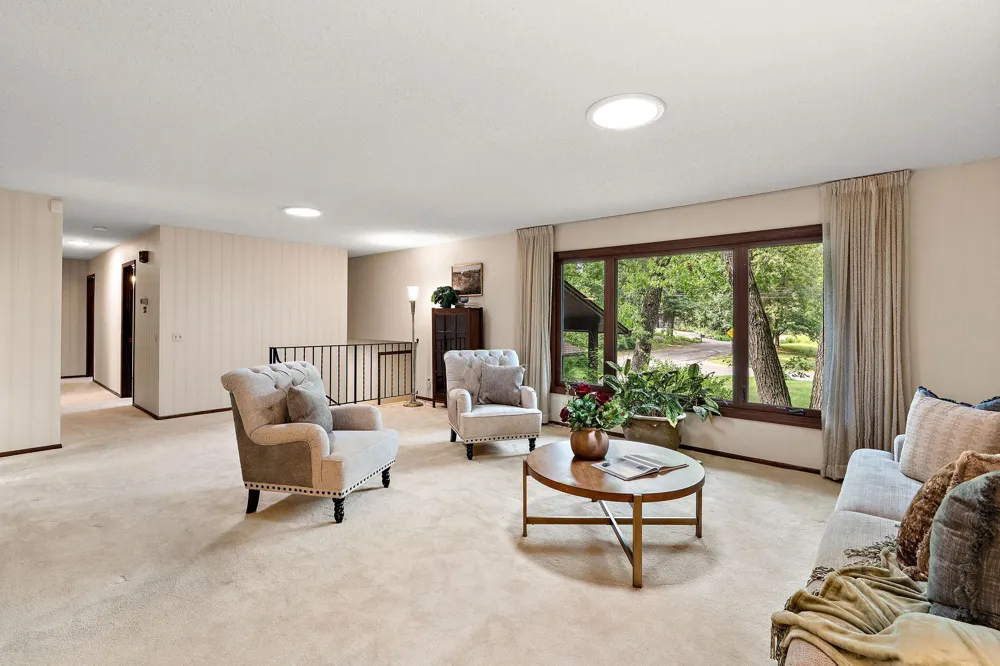 2101 Sheridan Hills Road Minnetonka, MN 55391