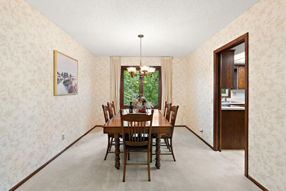 2101 Sheridan Hills Road Minnetonka, MN 55391