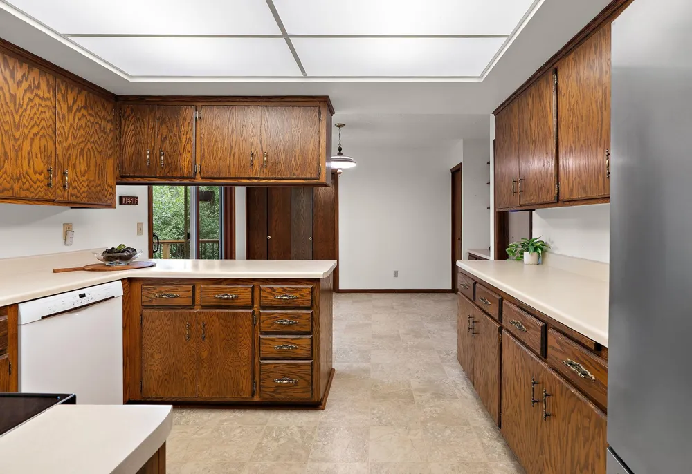 2101 Sheridan Hills Road Minnetonka, MN 55391
