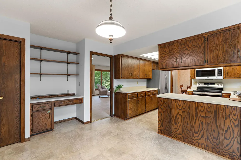 2101 Sheridan Hills Road Minnetonka, MN 55391