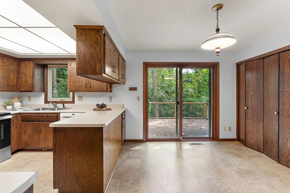 2101 Sheridan Hills Road Minnetonka, MN 55391