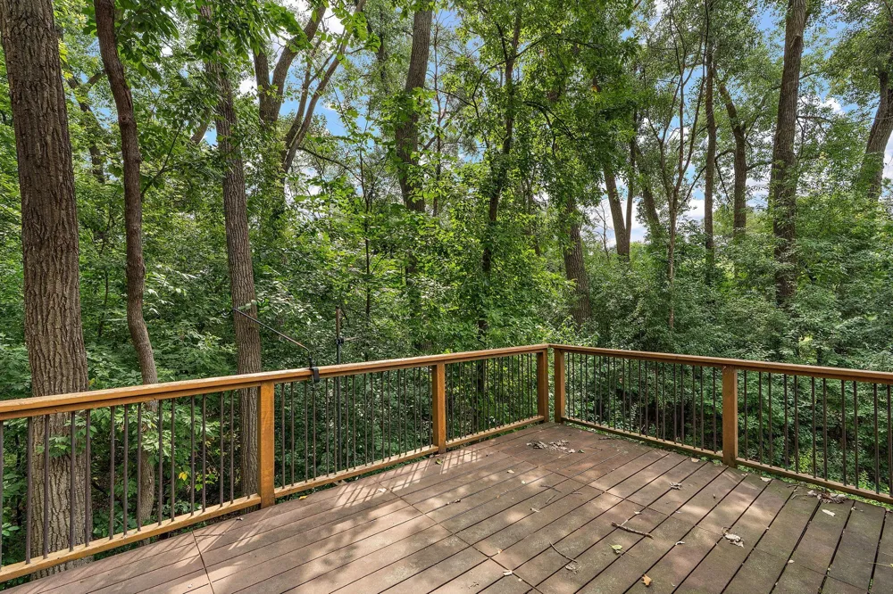 2101 Sheridan Hills Road Minnetonka, MN 55391