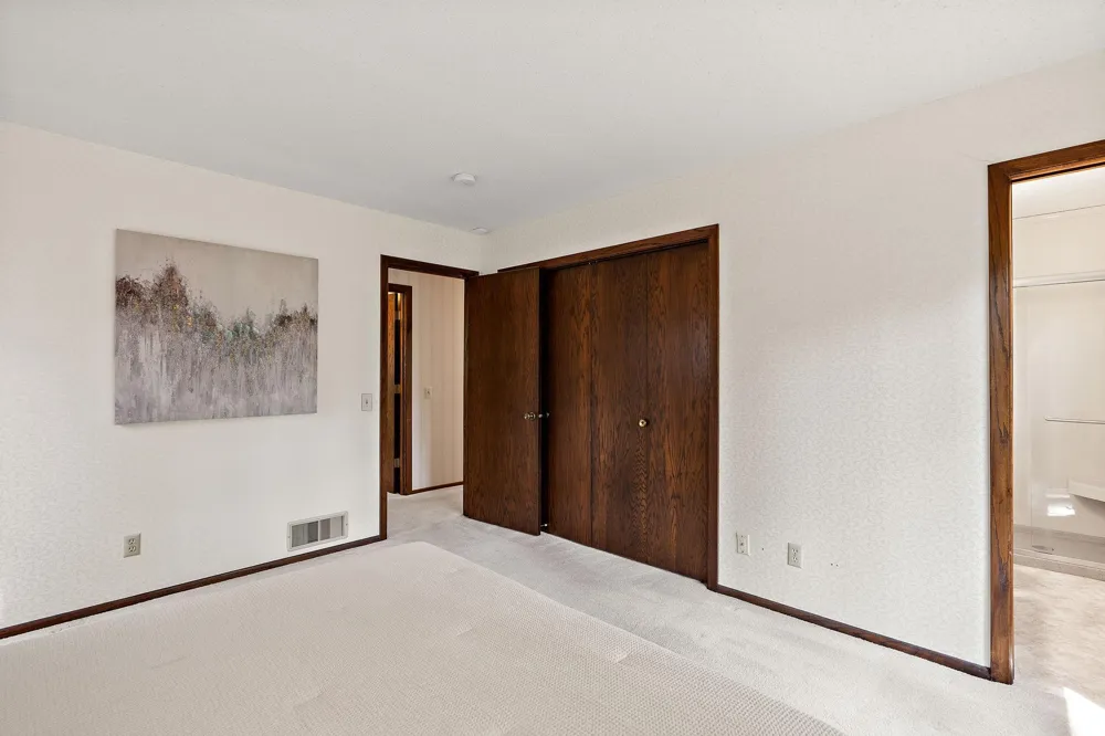 2101 Sheridan Hills Road Minnetonka, MN 55391