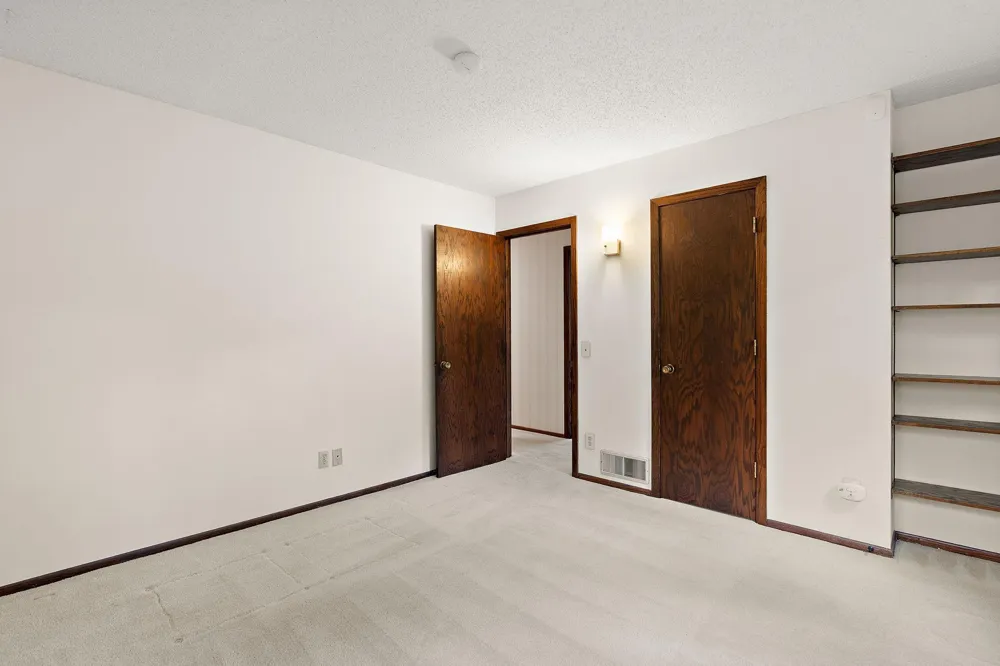 2101 Sheridan Hills Road Minnetonka, MN 55391